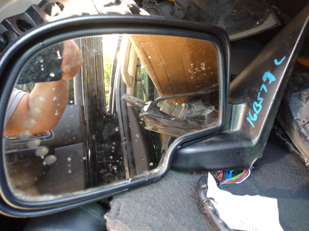 2007 Tahoe Driver Side Mirror With Turn