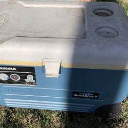 IGLOO Maxcold 60 Qt. Wheeled Cooler Chest