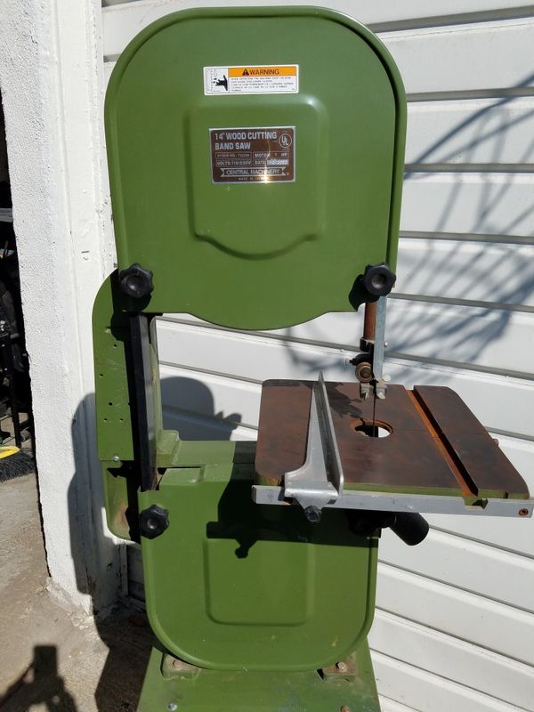 Central Machinery bandsaw in excellent condition made in 