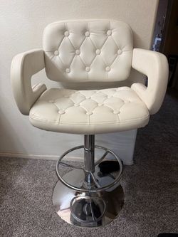 Vanity high chair