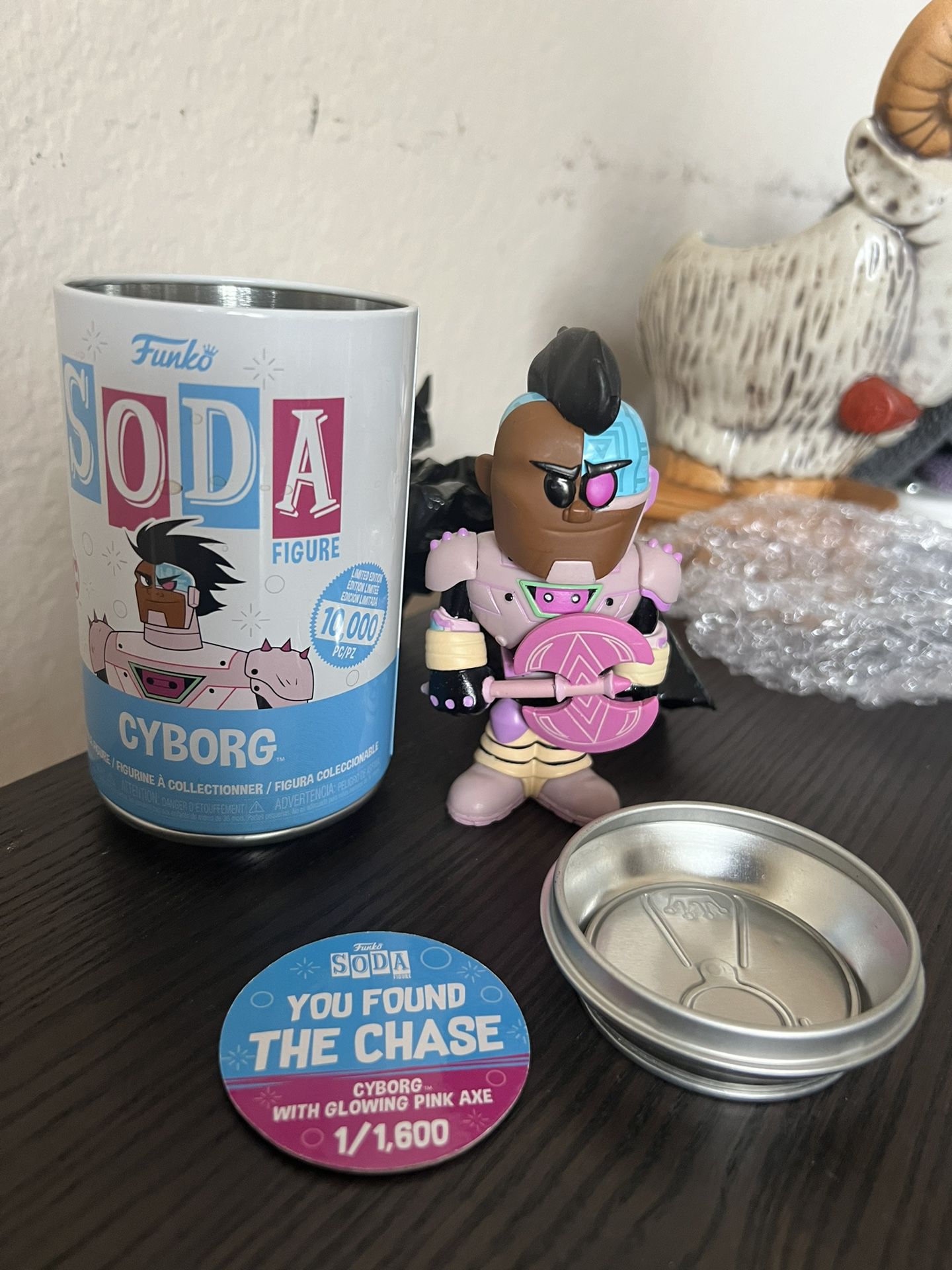 LIMITED EDITION CHASE Cyborg w/ GLOWING Pink Axe Funko Soda Teen Titans DC Comic