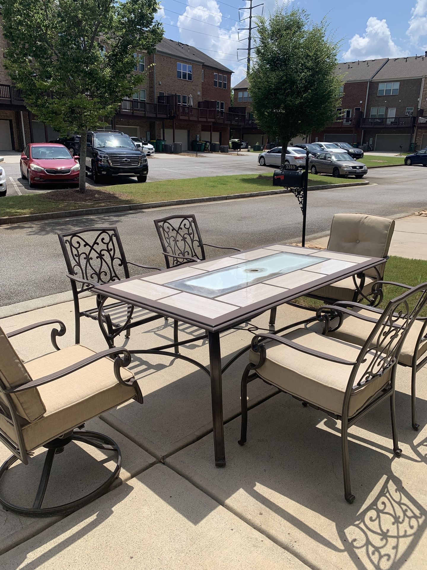Lazy Boy Dinning Table