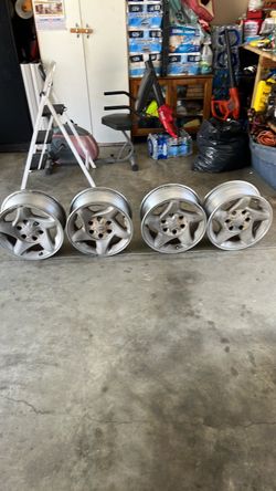 Set of 4 Silver Alloy Wheels