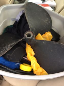 Propeller pair 22 x 25. 1.5