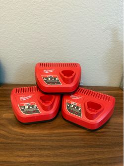 M12 12-Volt Lithium-Ion Battery Charger