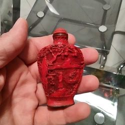 Antique Chinese Carved Cinnabar Snuff Bottle - Beautiful Design
