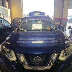 2018 Nissan Rogue. AWD