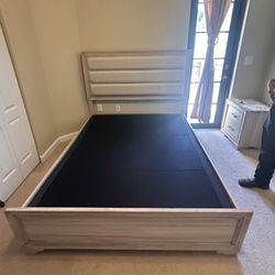 Queen Bedframe And Adjuster 