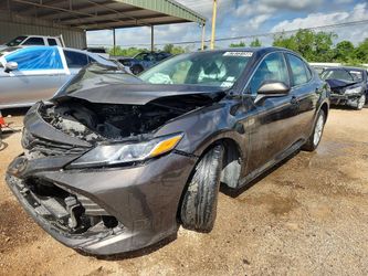 2020 Toyoat Camry LE For Parts