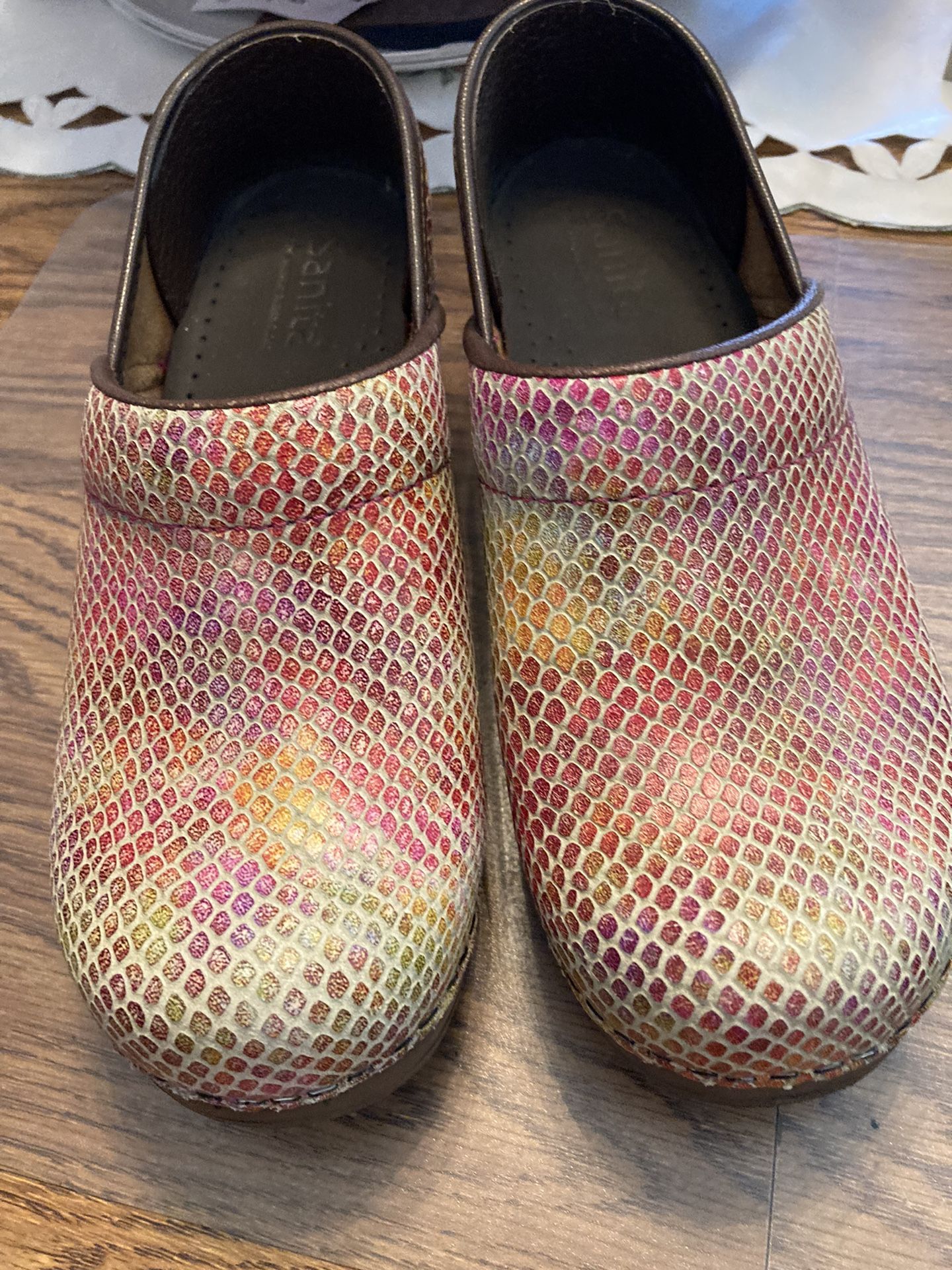 Néw Womens Sanita Snake Pattern Size 36EU The Original Danish Clogs