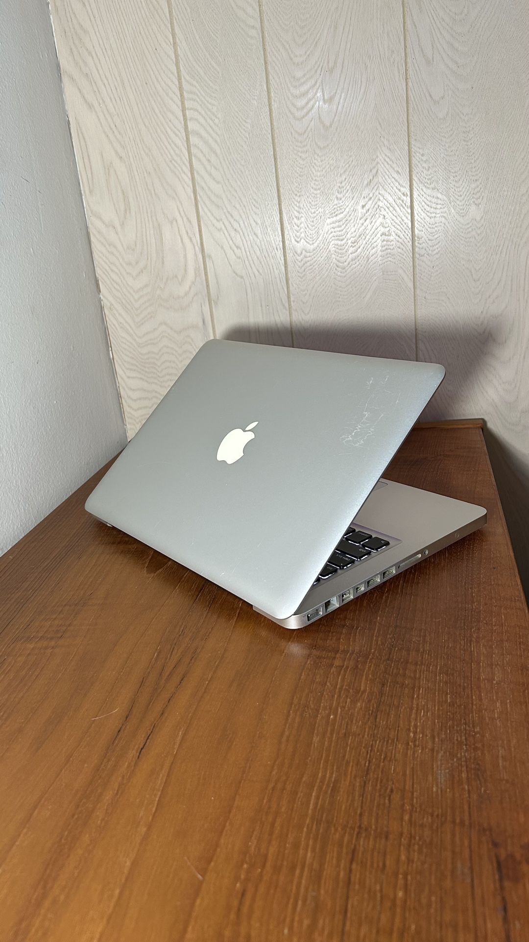 Apple Macbook Pro 13” I5/8GB/256GB SSD $140