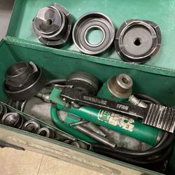 Greenlee 1725 Hydraulic Foot Pump with Ram And  Knockout Set
