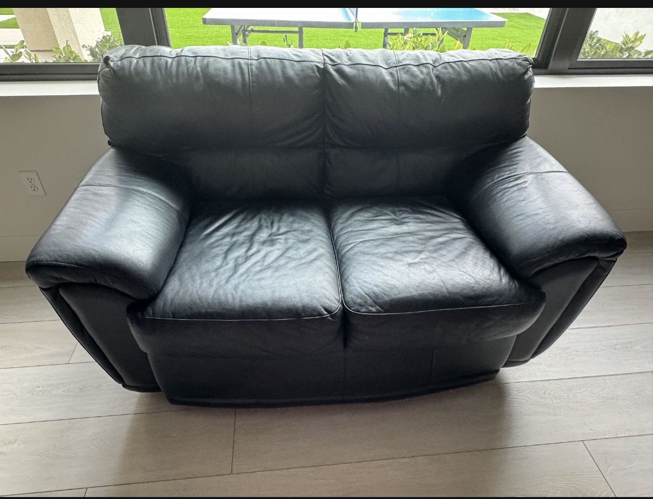 Black Leather Love Seat - Large - Most Comfortable Ever !! 