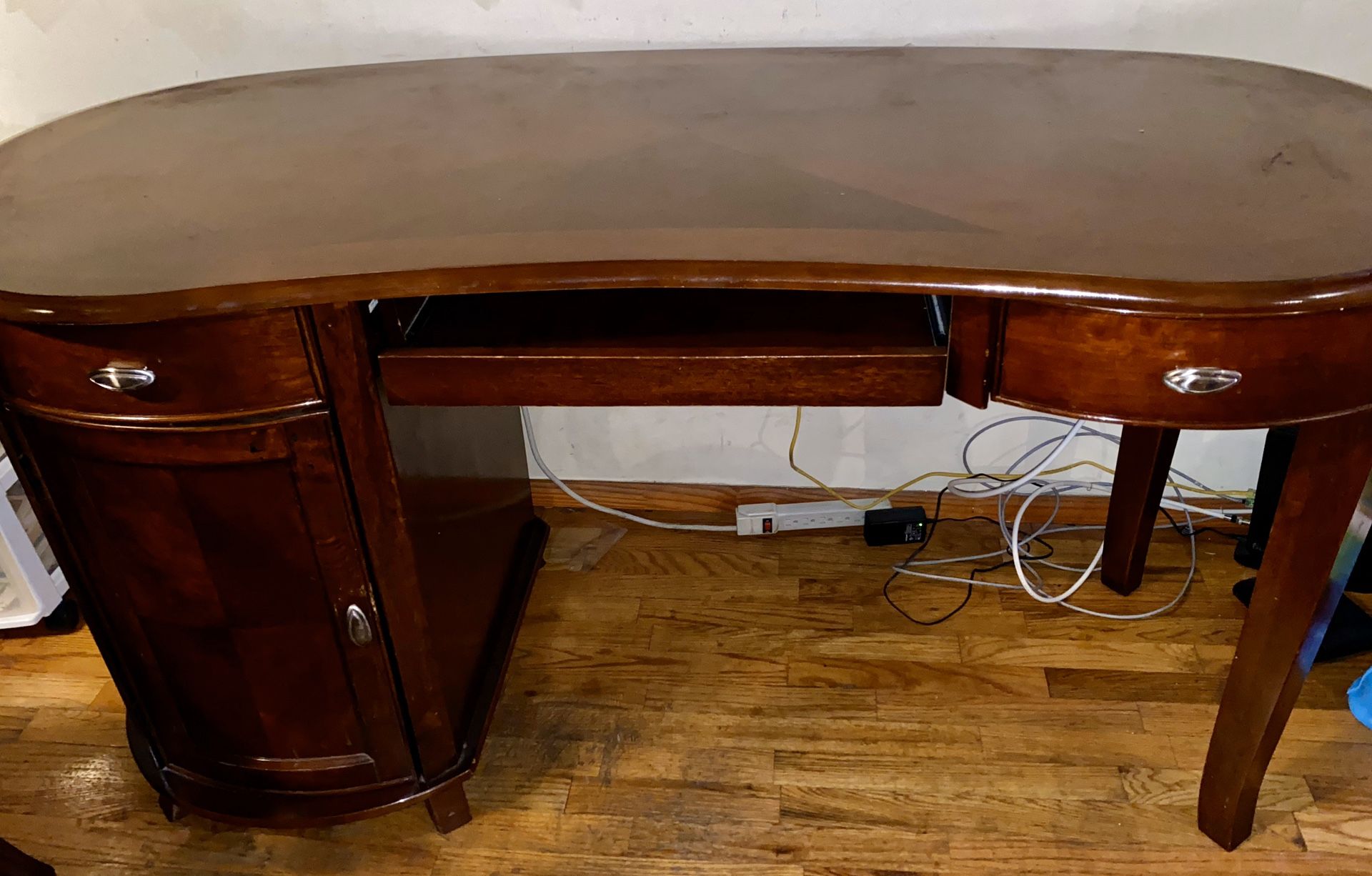 Computer desk