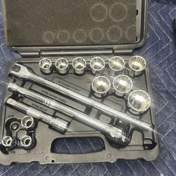 Pittsburgh 15 piece 1/2" Drive Metric Socket Set Chrome w/ case