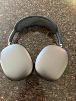 Apple AirPod Max headphones good condition with case