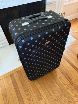 “JIO Large Rolling Suitcase 30x19 – Clean, Smooth Wheels”