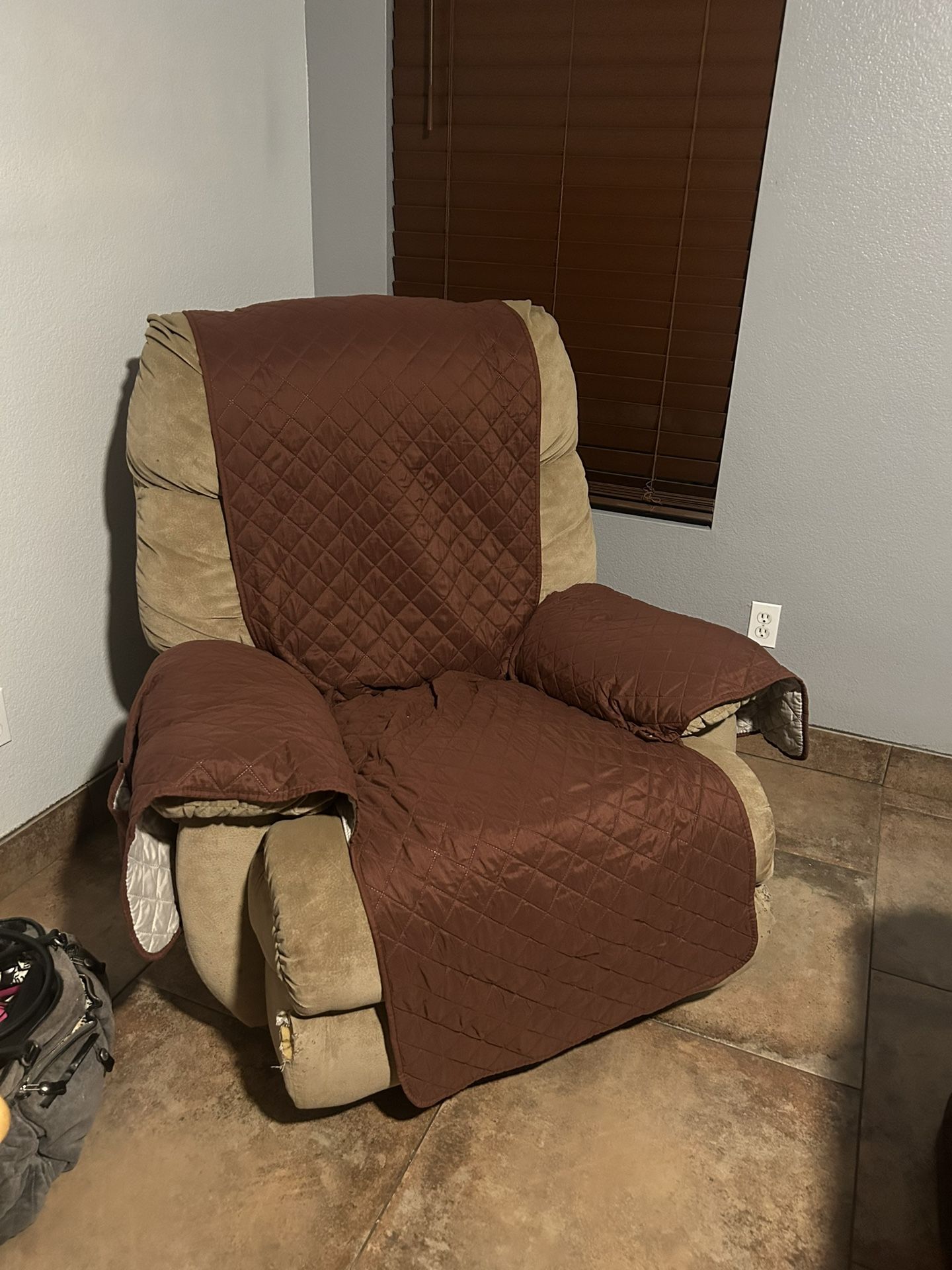 Oversize reclining chair