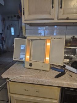 Mirror for mekaup