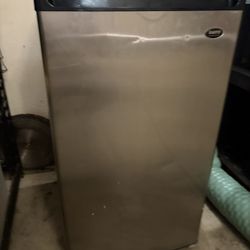 Sanyo Stainless Fridge 
