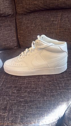 Nike White Low-Top Sneakers size 9.5
