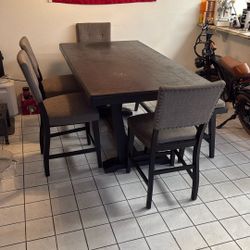 Table & Chairs