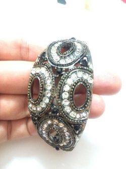 Black and silver diamonds cluth bracelet