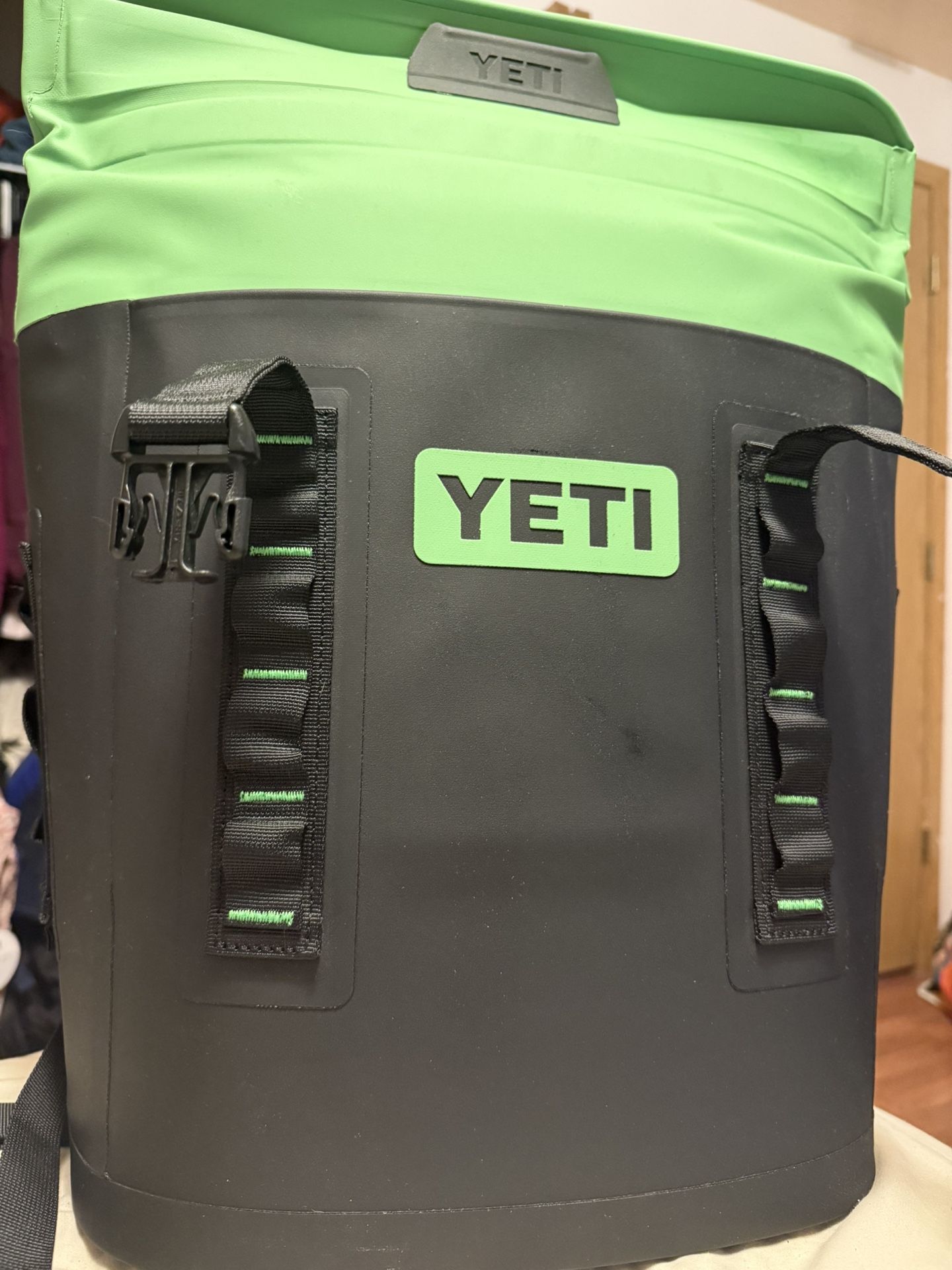 M20 YETI BACKPACK COOLER
