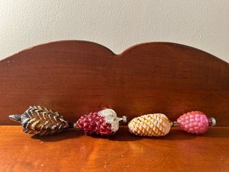 Lot of 4 Vintage Christmas Ornaments- see description