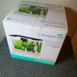 Betta Cube Aquarium Kit 🤕🩹 *But Has Small Crack⚠️on One Corner