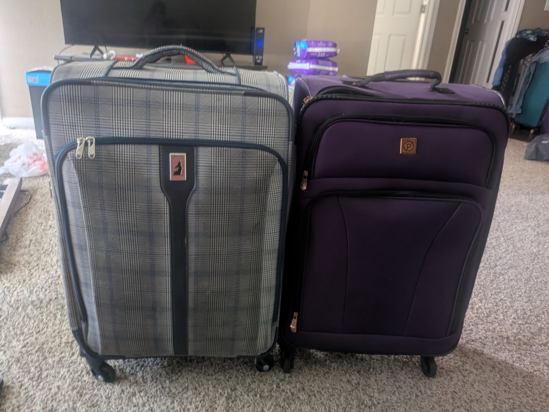 2 luggages 28 inches each for $40 only