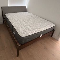 Queen size bed frame w/ mattress