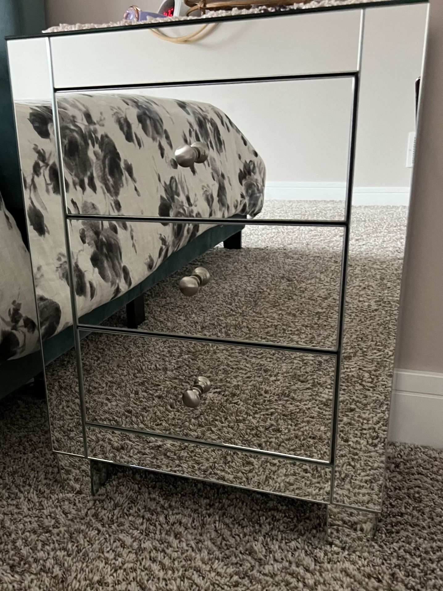 2 MIRROR NIGHTSTANDS