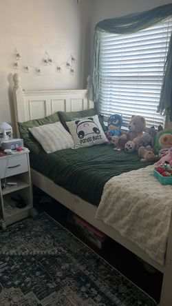FREE!! Pottery Barn Style Twin Bed