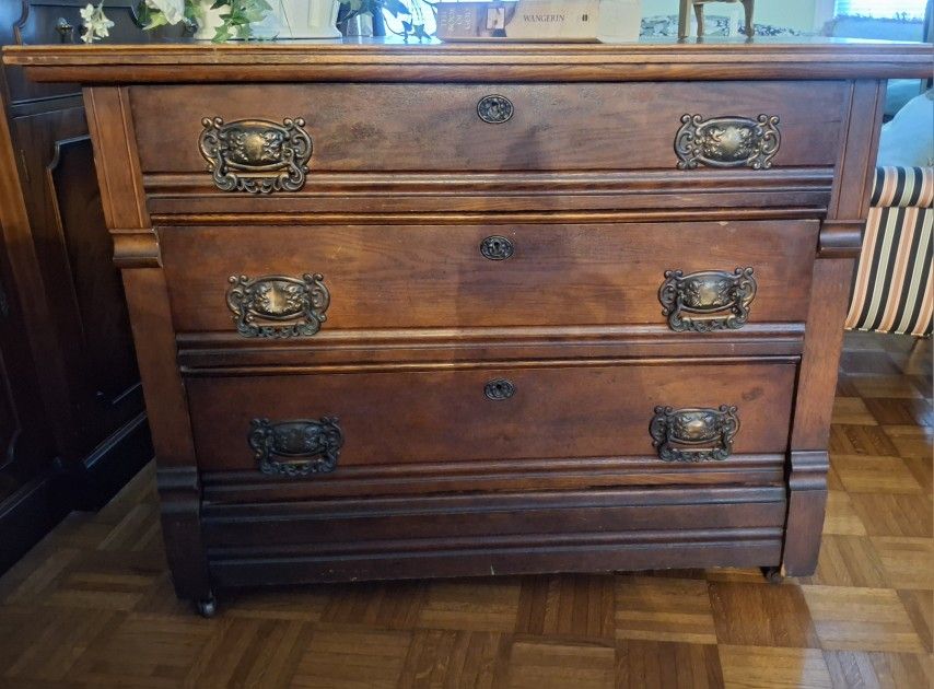 Antique 19th Century Late Victorian Red Oak 3 Drawer Chest