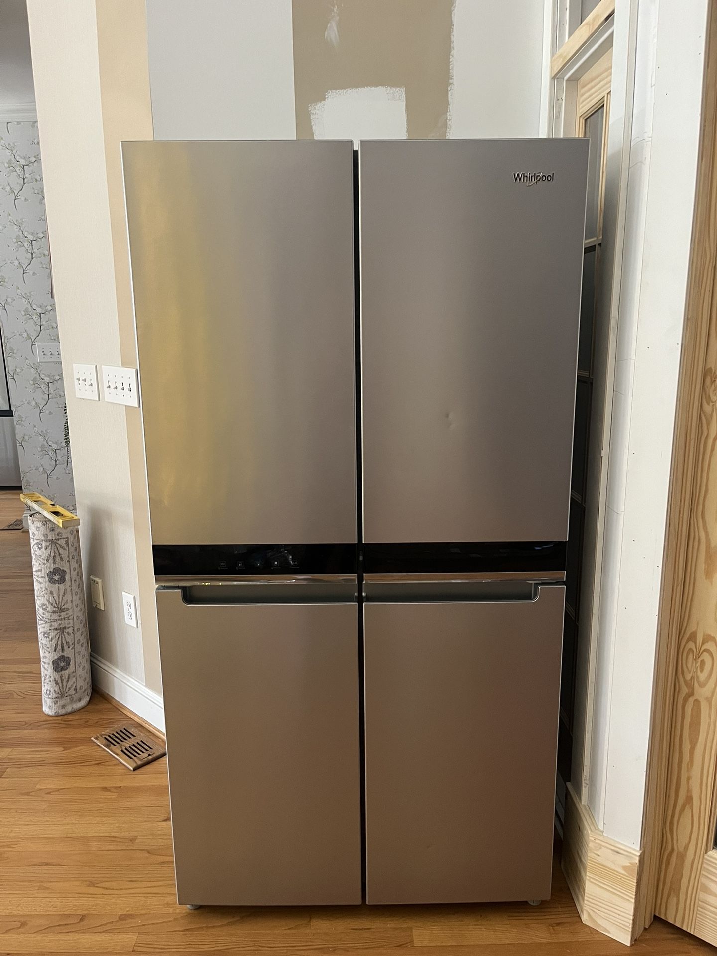 Like New 36-inch Wide Counter Depth Fridge/freezer