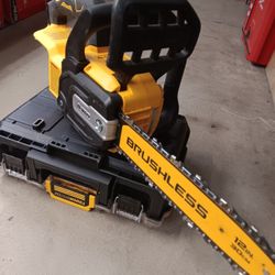 Dewalt 20V MAX 12in. (30cm) Cordless Battery Powered Chainsaw. Tool Only 