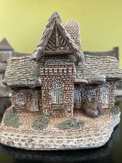 The Boyd’s Collection Gnomes Homes -  007A Gnome Town Station 1986