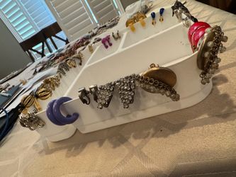 Lot of 20 Vintage Clip-on earrings