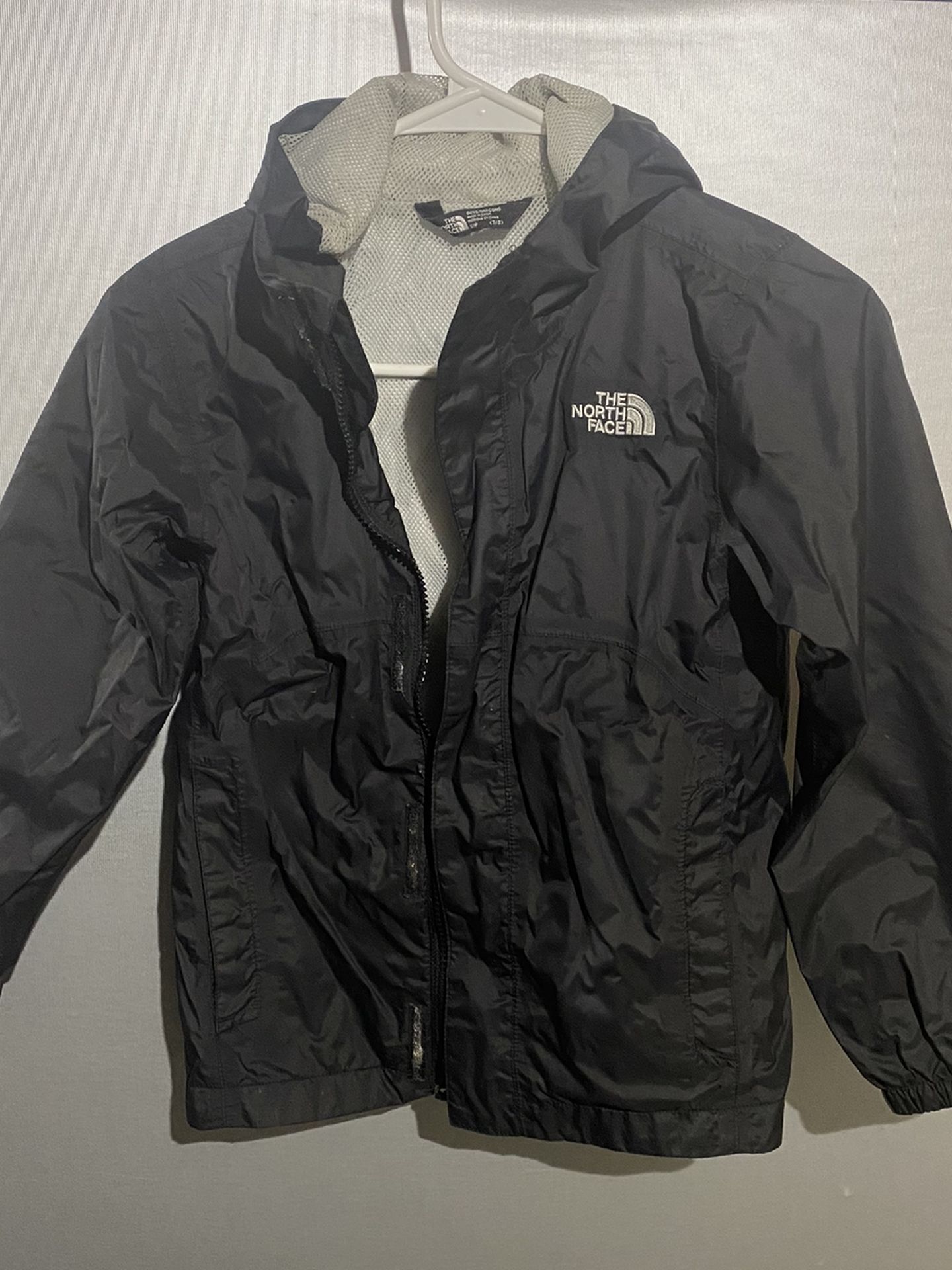 The North Face Dryvent Windbreaker Boys Size. Small (7/8)