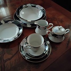DINNERWARE SERVICE FOR 12