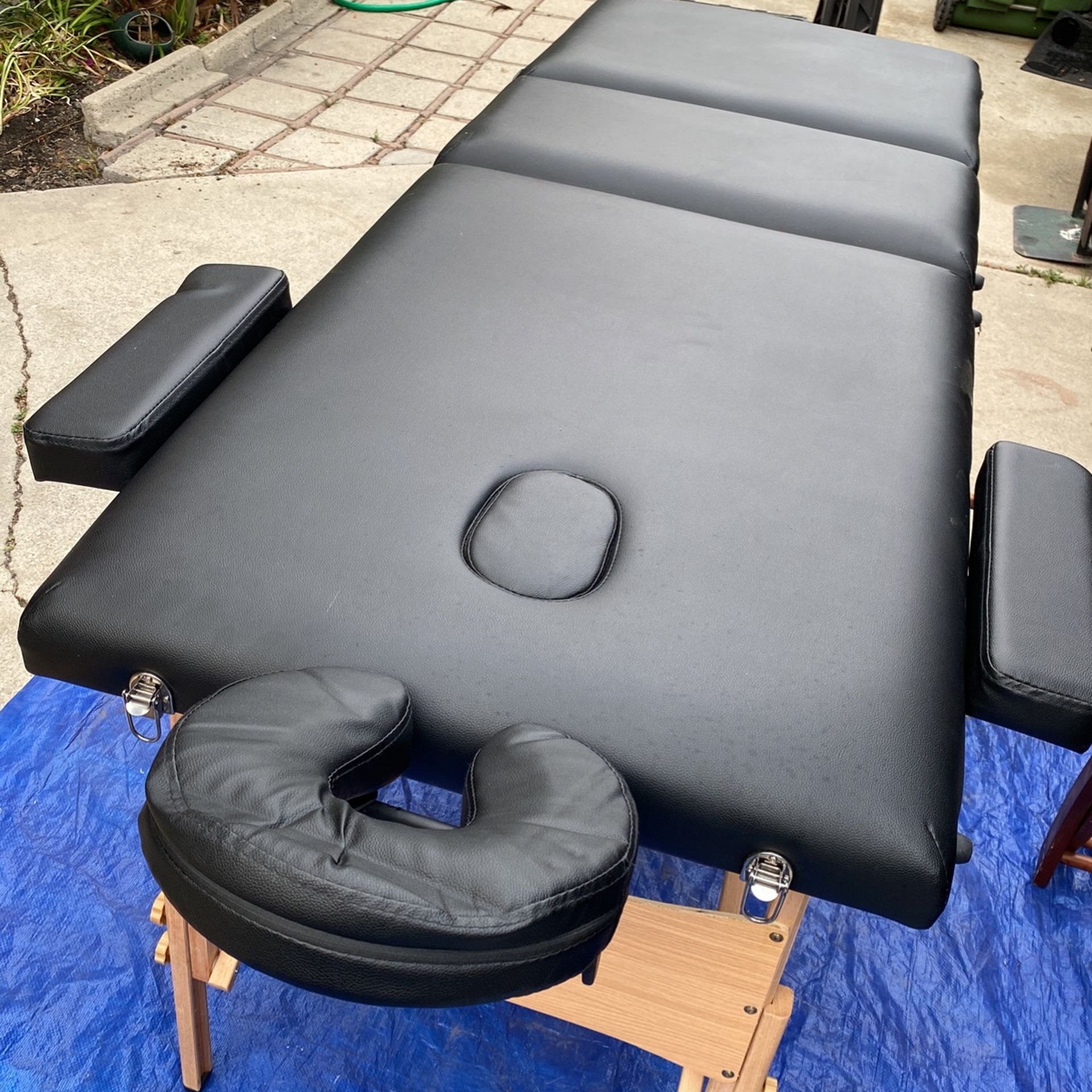 New Massage Table $150