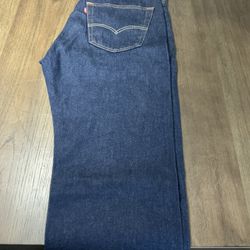 Levi’s 501 Jeans Mens 36X30 Dark Indigo Denim Straight Leg Button Fly. 