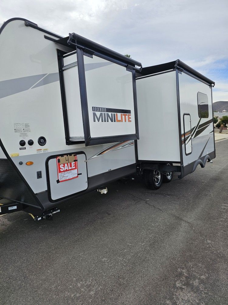 Travel Trailer 26ft RockWood Mini Lite 2511s