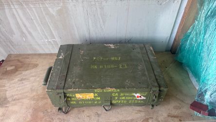 Amo, wood  box
