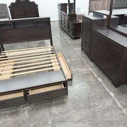 RECÁMARAS NUEVAS CON TOCADORES Y ESPEJO 