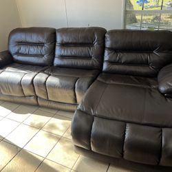 🛋️ Brown Leather 3-Piece Sectional – Delivery Available 
