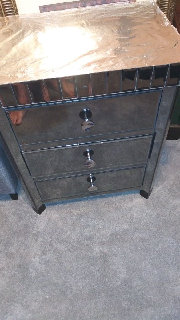 Glass/mirror end table