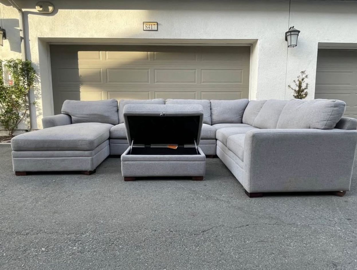 Huge Light Grey Sectional Couch Sofa From Costco In Excellent Condition - FREE DELIVERY🚛
