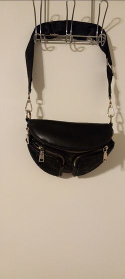 Fanny pack $5.00